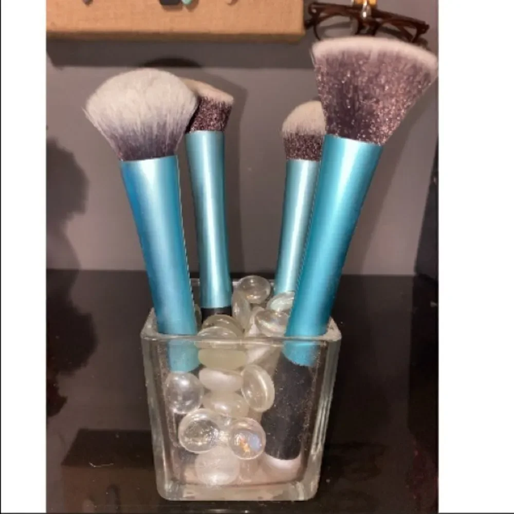 💚 4 Unused Makeup Brushes 2/$10 💚